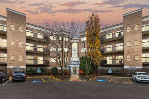 408-140 Manchester Dr, Buffalo Grove, IL, 60089-2423 | Card Image