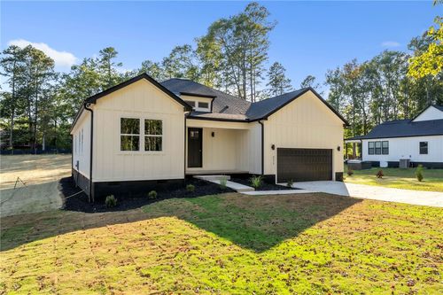 211 Chestnut Dr, Belton, SC, 29627-8633 | Card Image