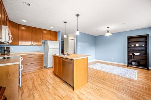 14-2475 Mansfield Dr, Courtenay, BC, V9N2M2 | Card Image