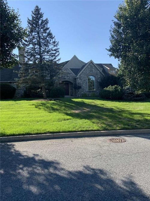 3040 Fairfield Dr, Allentown, PA, 18103-5542 | Card Image