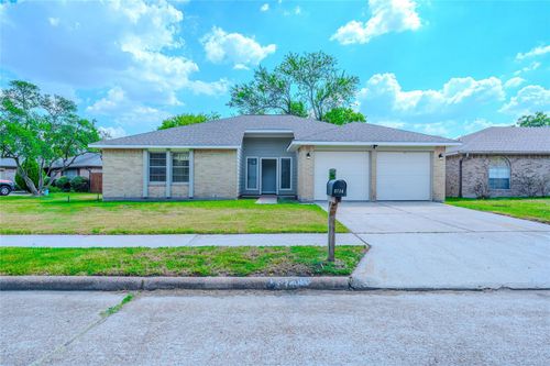 2714 Flintrock Cir, Houston, TX, 77067-1944 | Card Image