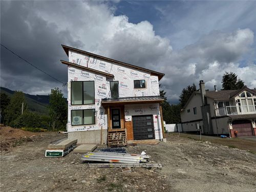 203 Macdonald Rd, Lake Cowichan, BC, V0R2G0 | Card Image