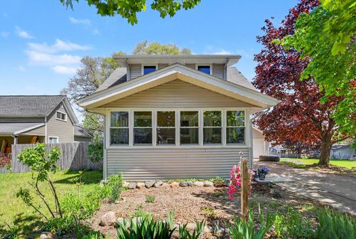 422 Pine St, Belding, MI, 48809-1162 | Card Image