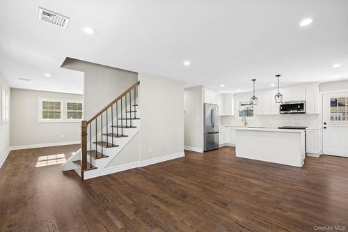 36 Cinque Dr, Farmingdale, NY, 11735-3220 | Card Image