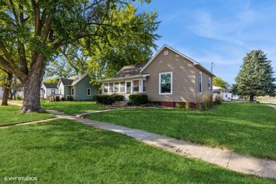 502 Main Street, Home with 3 bedrooms, 1 bathrooms and null parking in Adel IA | Image 1