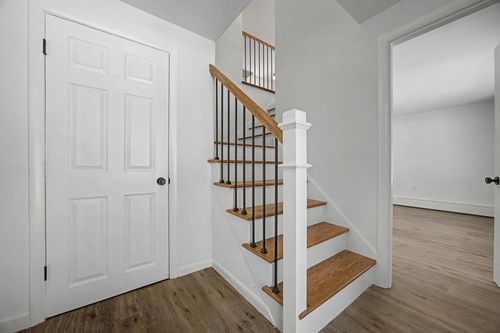 12 Davis Rd, Merrimack, NH, 03054-3320 | Card Image