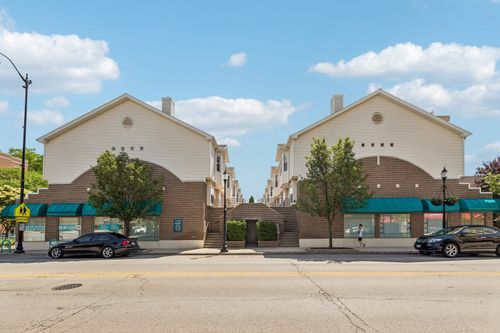 8029 Lincoln Ave, Skokie, IL, 60077-3611 | Card Image