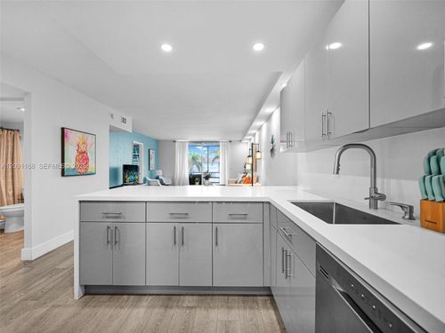 303-400 Se 10th St, Deerfield Beach, FL, 33441-5560 | Card Image