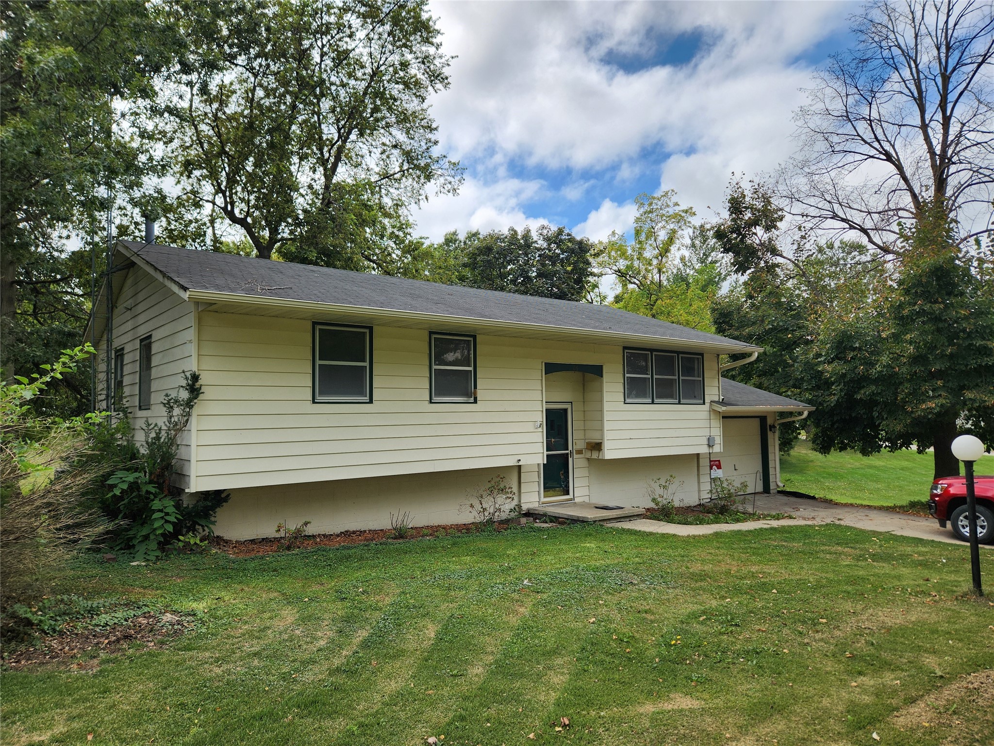 Dodge St, Greenfield, IA 50849