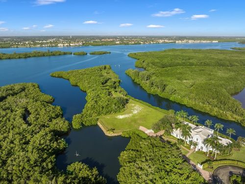 325 Estuary Dr, Vero Beach, FL, 32963-6204 | Card Image