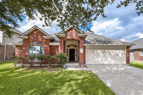 3012 Kings Isle Ln, Dickinson, TX, 77539-4889 | Card Image