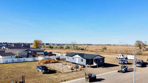 323 20 St E, Brooks, AB, T1R0W9 | Card Image