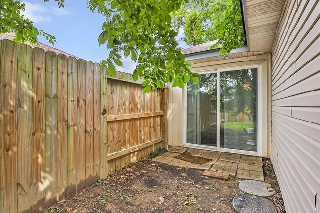 Sliding glass doors that lead to back yard | Image 26