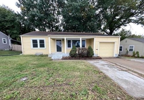 1647 Sw 21st St, Topeka, KS, 66604-3114 | Card Image