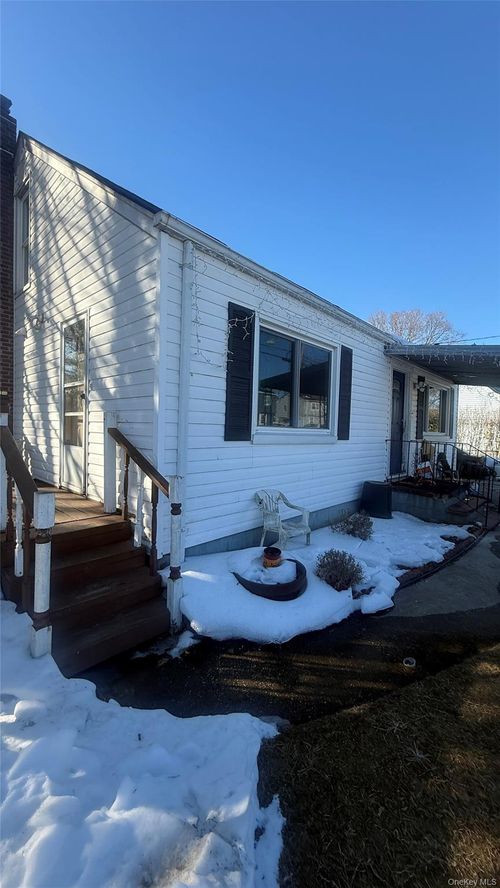 49 Peters Blvd, Central Islip, NY, 11722-3653 | Card Image