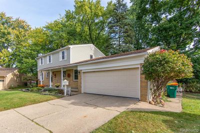 929 Iola, Home with 4 bedrooms, 1 bathrooms and null parking in Flushing MI | Image 3