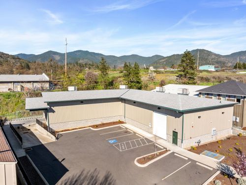 2186 Industry Dr, Grants Pass, OR, 97526-1670 | Card Image