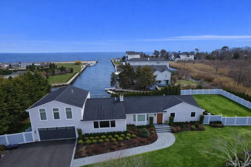 18 Matilda Ct, Bayport, NY, 11705-2126 | Card Image