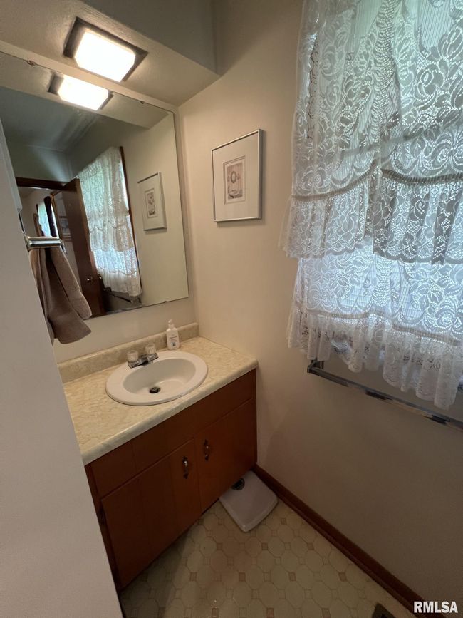 633 Mission Dr, House other with 3 bedrooms, 2 bathrooms and null parking in Kewanee IL | Image 26