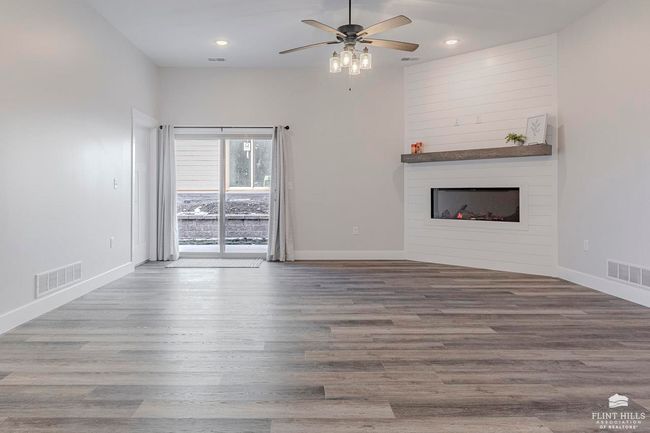 4115 Scenic Xing, Condo with 3 bedrooms, 2 bathrooms and null parking in Manhattan KS | Image 6