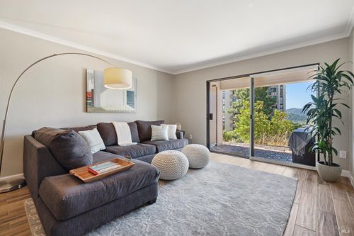 726 Via Casitas, Greenbrae, CA, 94904-1812 | Card Image