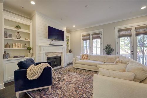 984 Memorial Walk Se, Atlanta, GA, 30316-1569 | Card Image