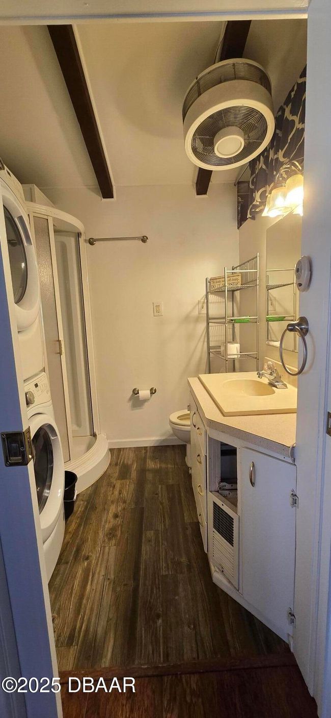 Bathroom 2 & Washer/Dryer | Image 6