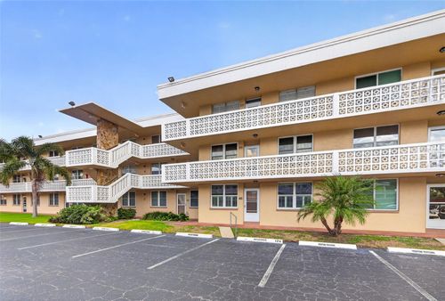 124-4915 Bay St Ne, St Petersburg, FL, 33703-4064 | Card Image