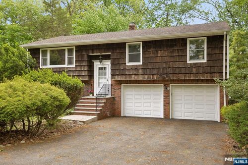 32 Addison Pl, Ramsey, NJ, 07446-1102 | Card Image