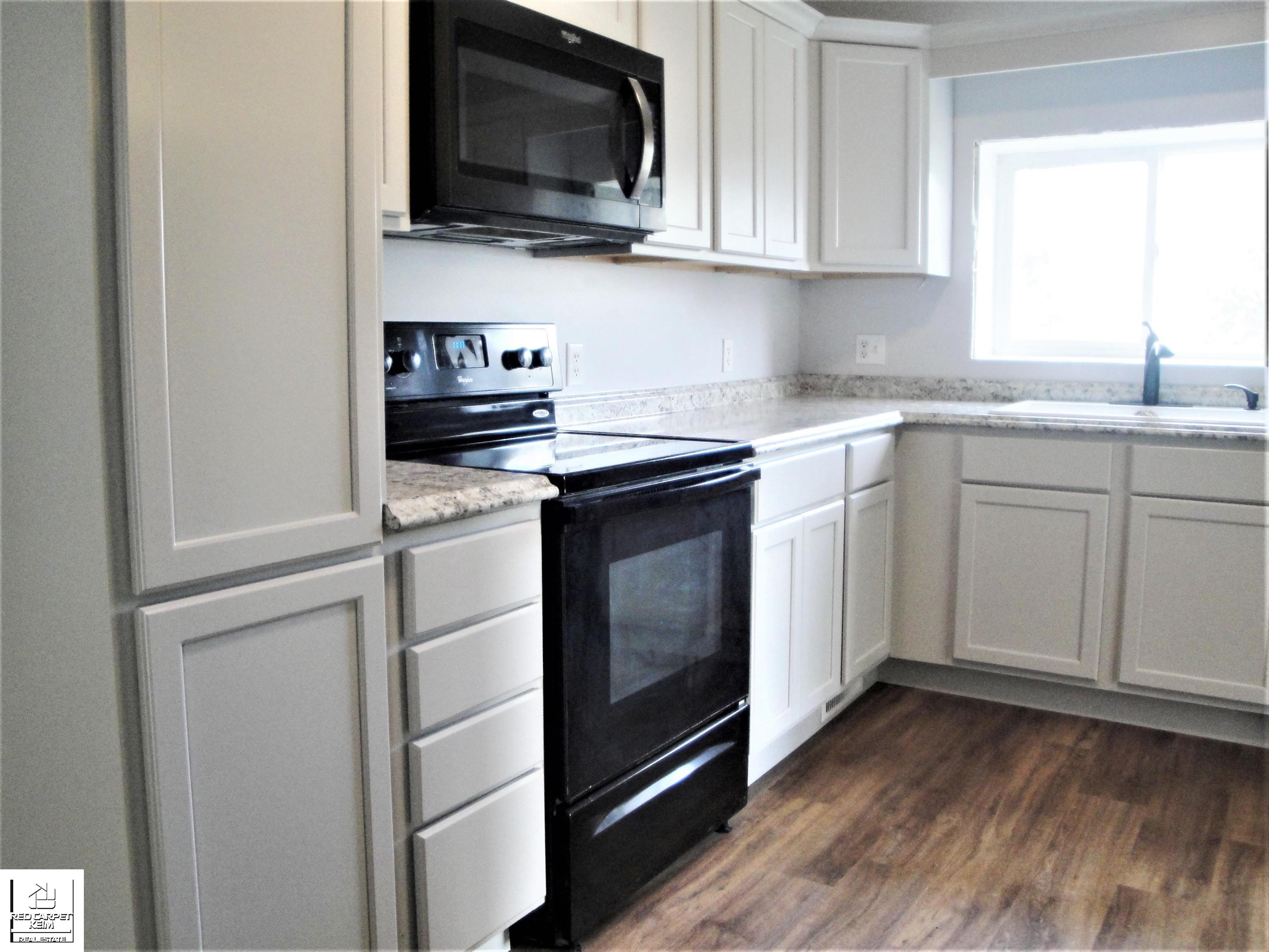 Tyrone Ave, Kent City, MI 49330