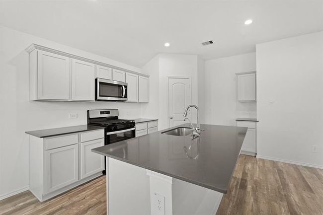 15053 Cherry Creek Dr, House other with 3 bedrooms, 2 bathrooms and 2 parking in Magnolia TX | Image 4