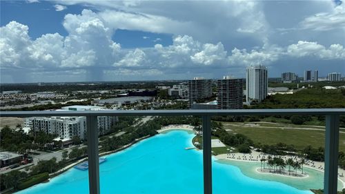 1807-2411 Laguna Cir, North Miami, FL, 33181 | Card Image