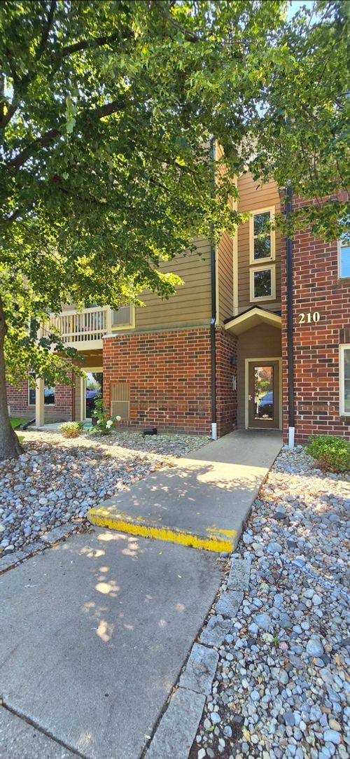 109-210 Glengarry Dr, Bloomingdale, IL, 60108-2339 | Card Image