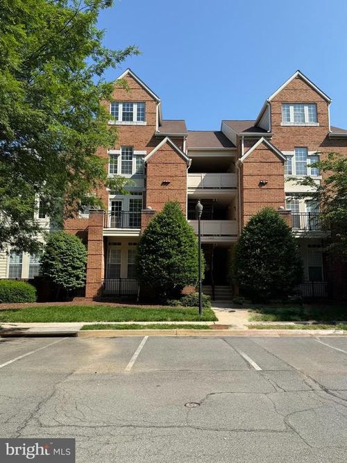 105-1304 Garden Wall Cir, RESTON, VA, 20194-2029 | Card Image