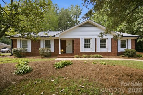 1045 S Magnolia St, Mooresville, NC, 28115-2838 | Card Image