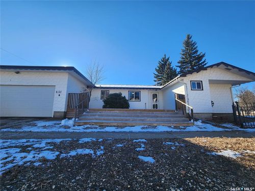 601 Centre St, Assiniboia, SK, S0H0B0 | Card Image