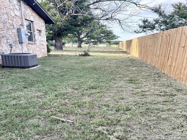 12116 Loop 107, House other with 3 bedrooms, 2 bathrooms and null parking in Adkins TX | Image 11