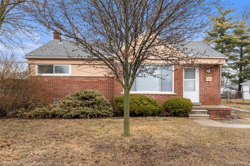 27734 Maplewood St, Garden City, MI, 48135-2586 | Card Image