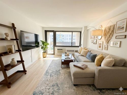 apt-6f-77 Fulton St, New York, NY, 10038-1825 | Card Image