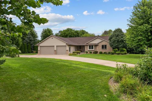2412 Manitowoc Road, MENASHA, WI, 54952 | Card Image
