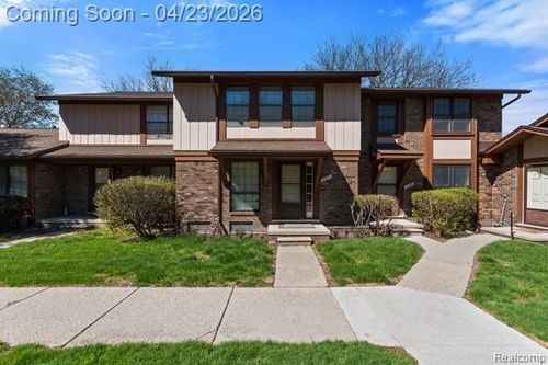 62-24874 Chalk Farm Rd W, Warren, MI, 48091-5869 | Card Image