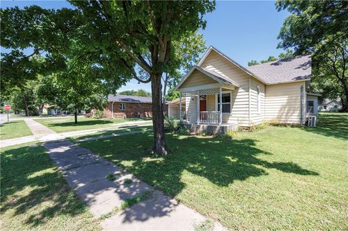 330 N 13th St, Fredonia, KS, 66736-1615 | Card Image