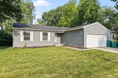 5540 New Meadow Dr, Ypsilanti, MI, 48197-7121 | Card Image