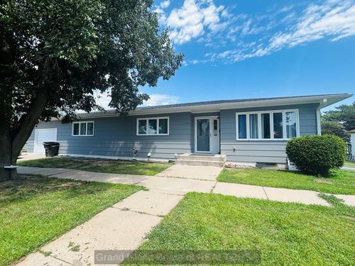 150 N Minor St, Lawrence, NE, 68957-9733 | Card Image