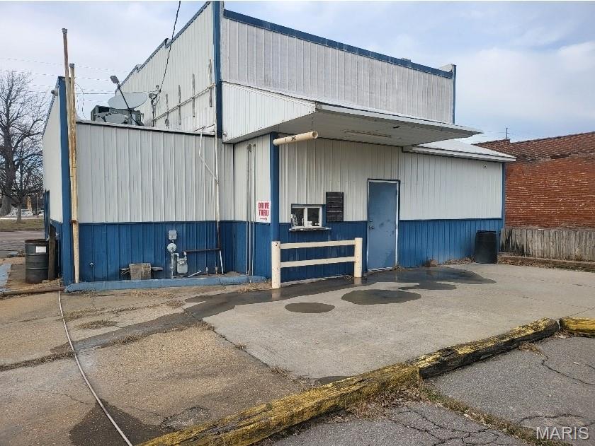 Commercial Sale in Sikeston