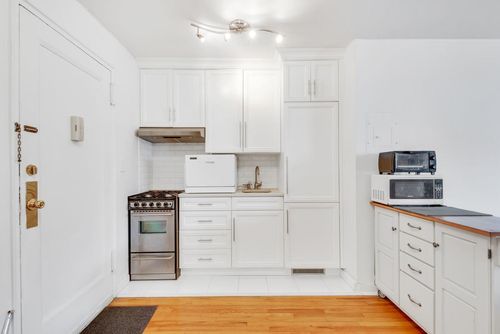 apt-5a-8400 Boulevard, North Bergen, NJ, 07047-6068 | Card Image
