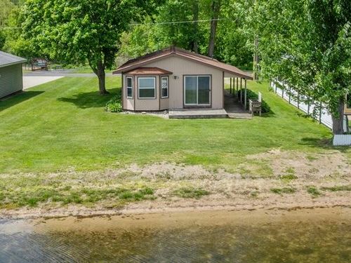 9048 Loveless Dr Ne, Rockford, MI, 49341-9318 | Card Image