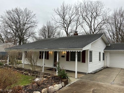 121 Larchwood Dr, Painesville, OH, 44077-1938 | Card Image