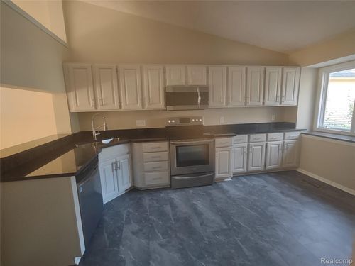 1109 Boulder Ct, Lansing, MI, 48917-4033 | Card Image