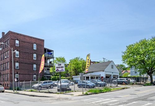 395 Maple St, Holyoke, MA, 01040-4851 | Card Image
